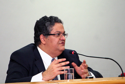 Ministro Henrique Neves no lançamento da Revista Jurídica Verba Legis