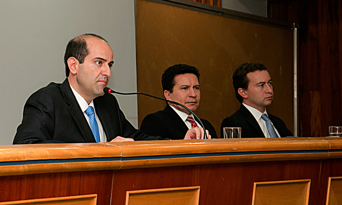 Apresentação da Revista Jurídica Verba Legis 2015