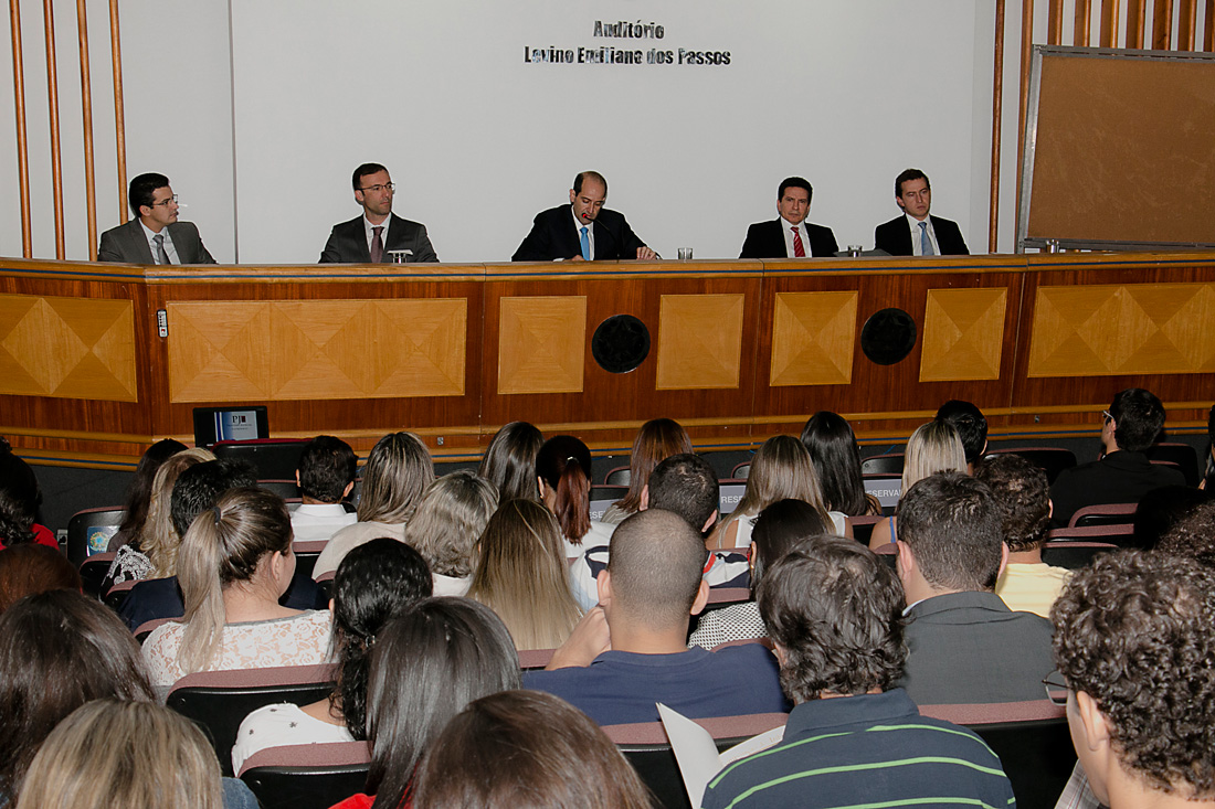 Apresentação da Revista Jurídica Verba Legis 2015