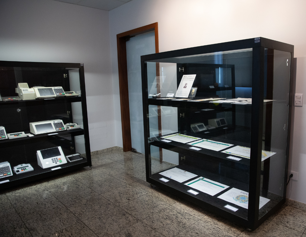 Vista mobiliário da Sala das Urnas