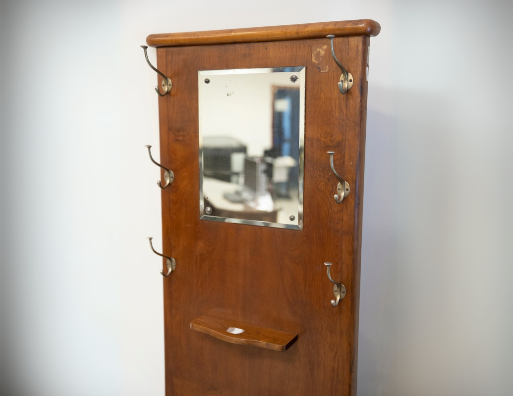 Cabideiro utilizado no Gabinete da Diretoria-Geral 1