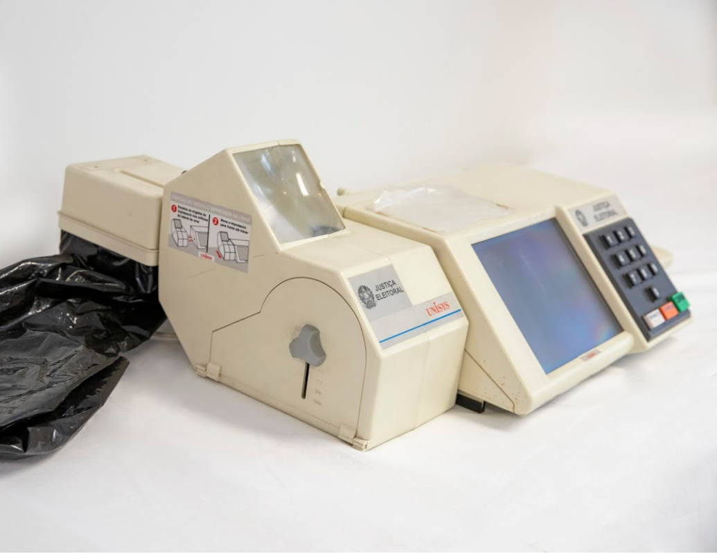 Urna Eletrônica com impressora 2002