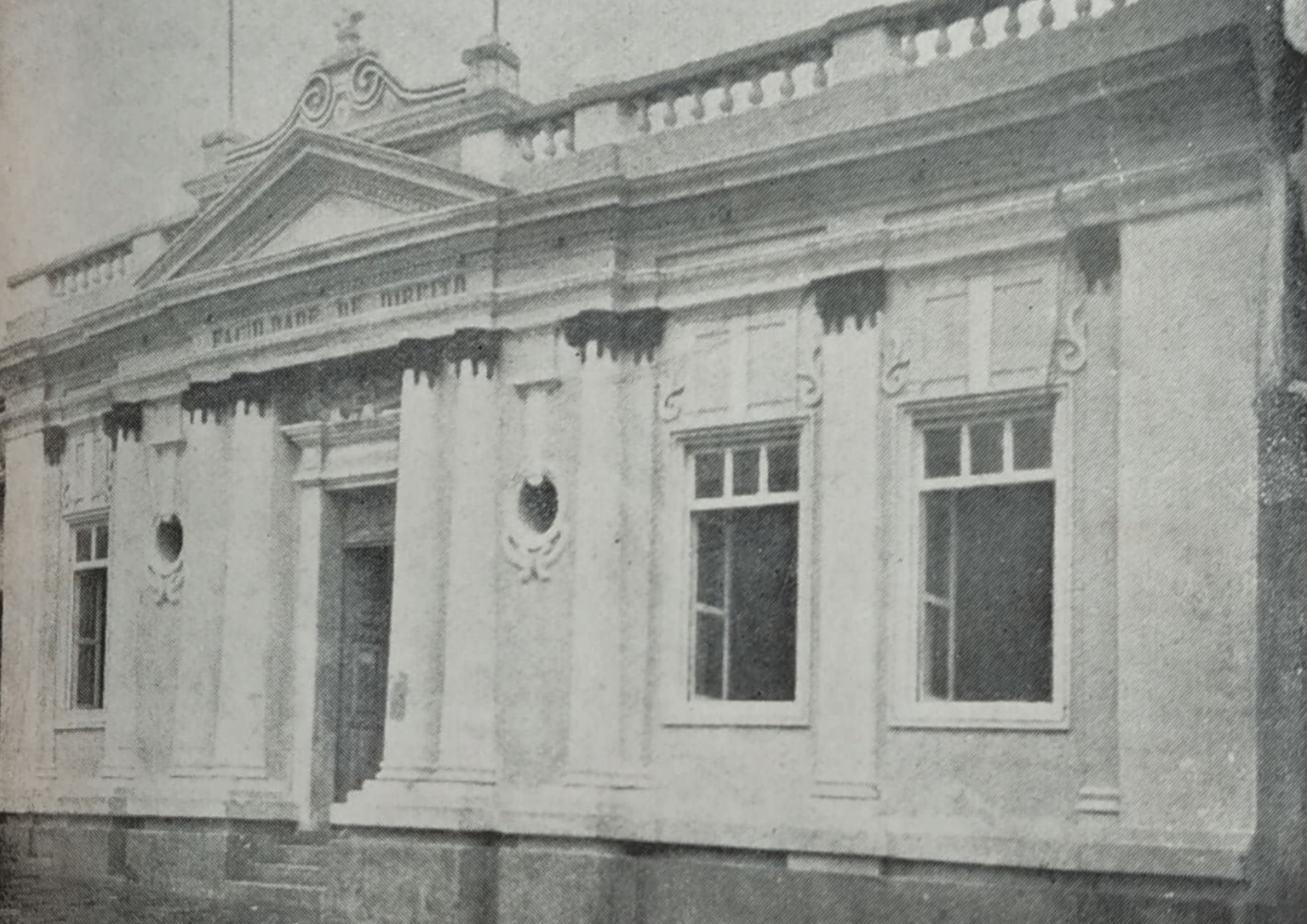 1932 - Instalação do Tribunal Regional Eleitoral de Goiás na cidade de Goiás, em 20 de agosto de 1932, no prédio da Câmara dos Deputados.Primeiro Edifício onde funcionou a Justiça Eleitoral de Goiás.  Fonte: Livro “Origem dos Institutos Jurídicos de Goiaz”, Abel Soares de Castro