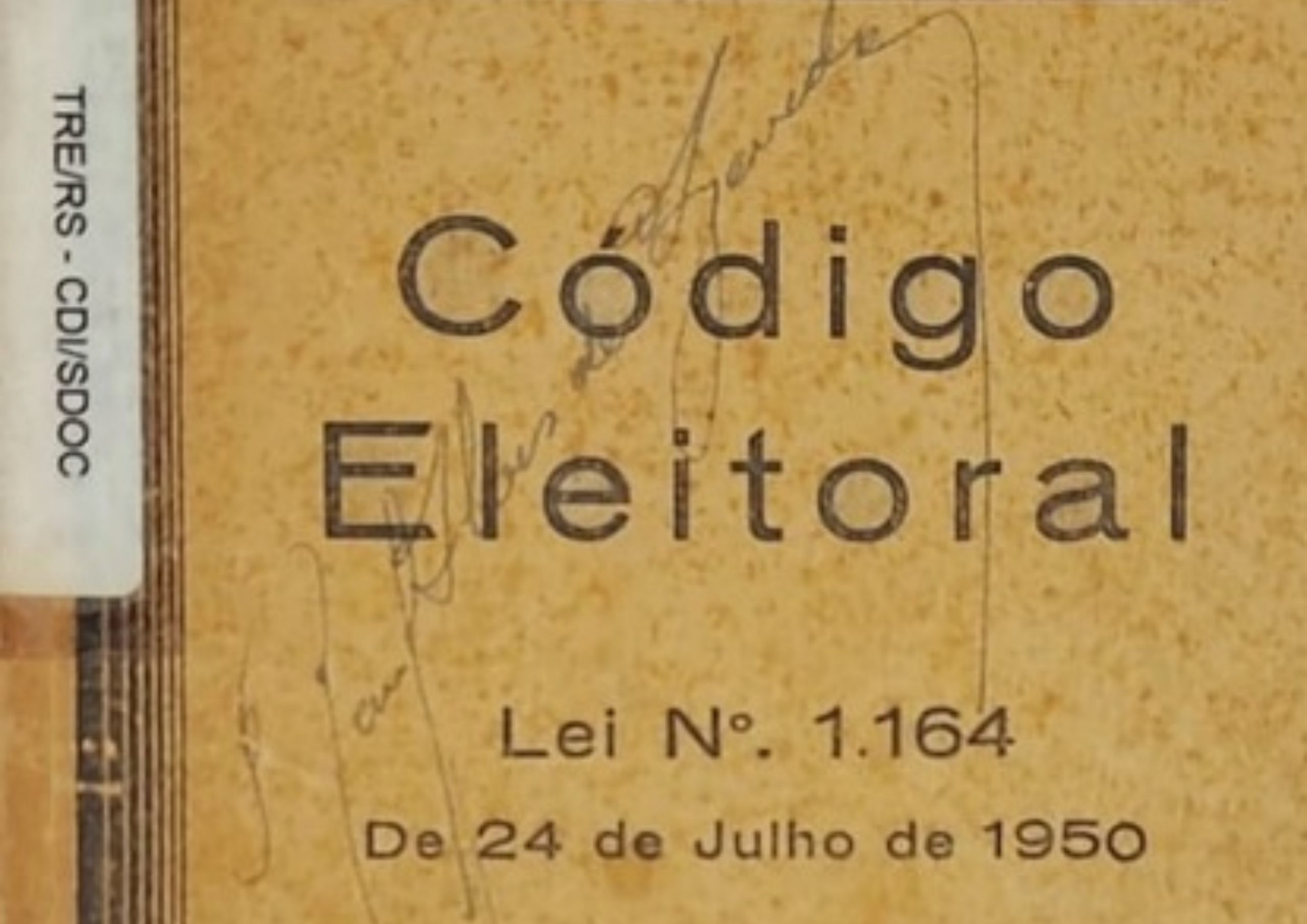 1950 - Criação de um novo Código Eleitoral pela Lei nº 1.164, de 24 de julho de 1950. Dentre as várias inovações, destaca-se a criação da cédula única de votação. Fonte: Tribunal Regional Eleitoral do Rio Grande do Sul